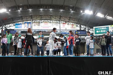 贈呈式の様子02