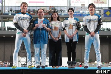 贈呈式の様子03