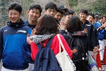 ウエルカムハイタッチ