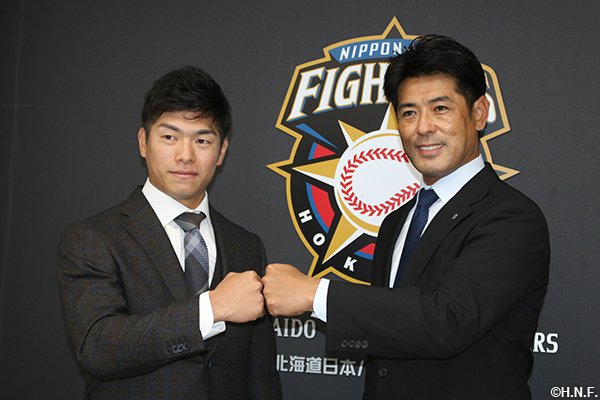 古川侑利投手と稲葉GM