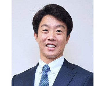 鶴岡慎也氏