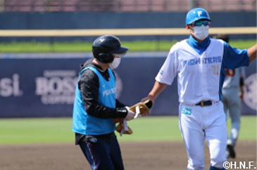 グラウンド整備員と試合運営補助業務02