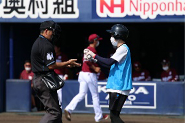 グラウンド整備員と試合運営補助業務03