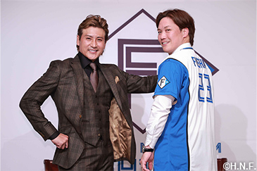 入団会見の様子03