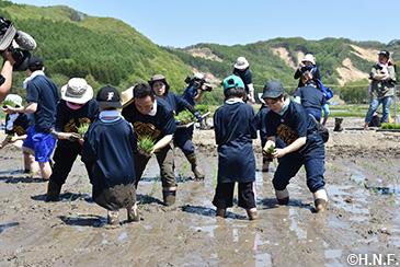 田植え5月25日(土)03