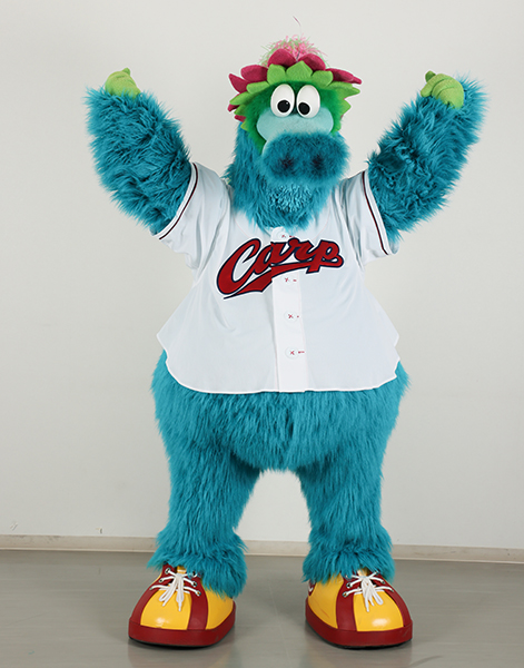 スラィリー来場