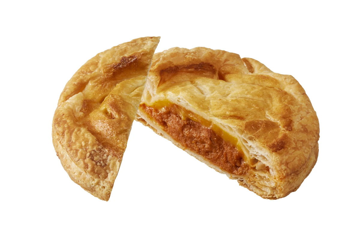 北海道チェダーチーズとバターチキンカレーパイ