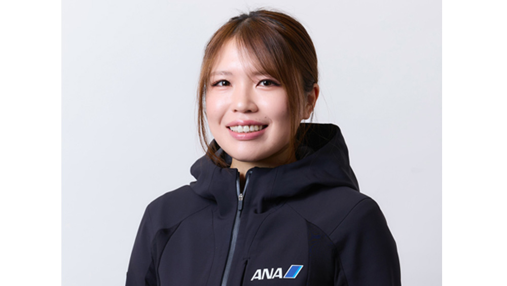 佐藤綾乃選手がファーストピッチに登場！