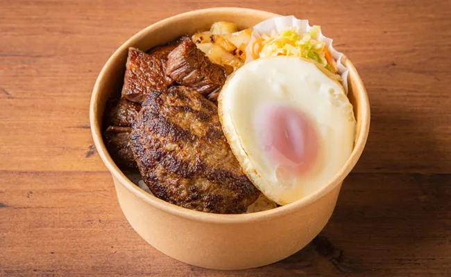 黒毛和牛100％ハンバーグ＆サイコロステーキ丼