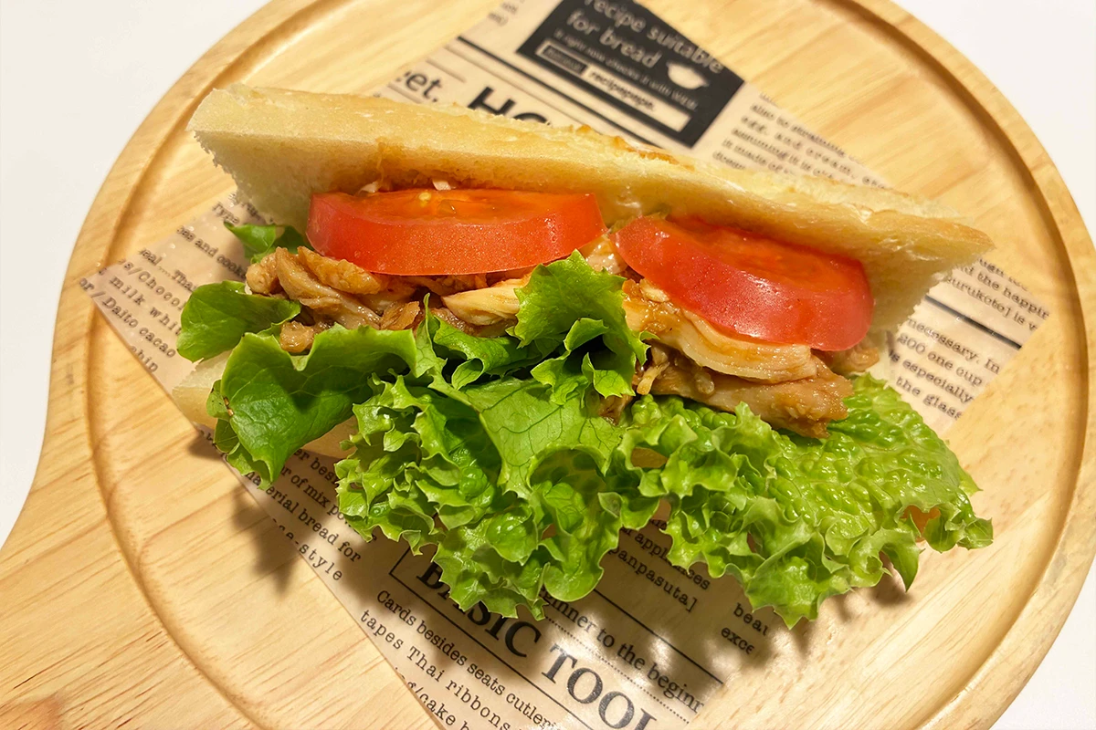 テリヤキチキンのバケットサンド