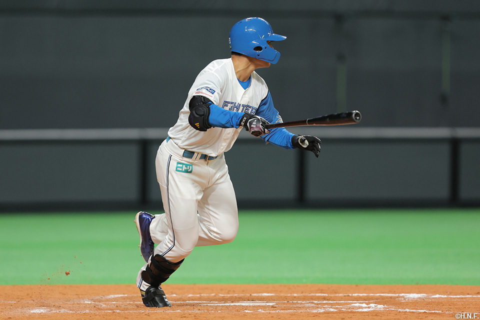 7回裏、二塁打を放つ清宮選手