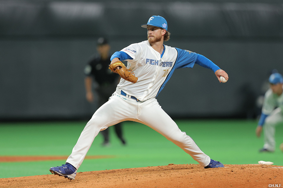 8回、五番手のメネズ投手