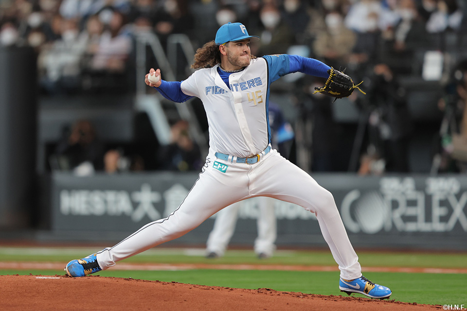 先発のポンセ投手