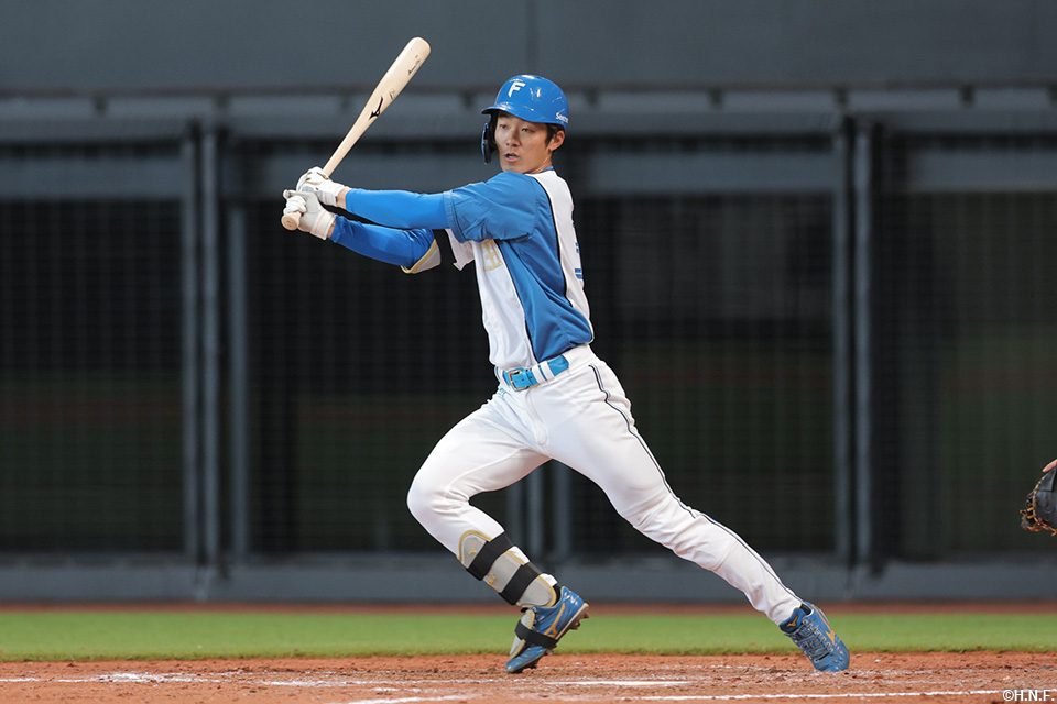 3回裏、二塁打を放つ石井選手