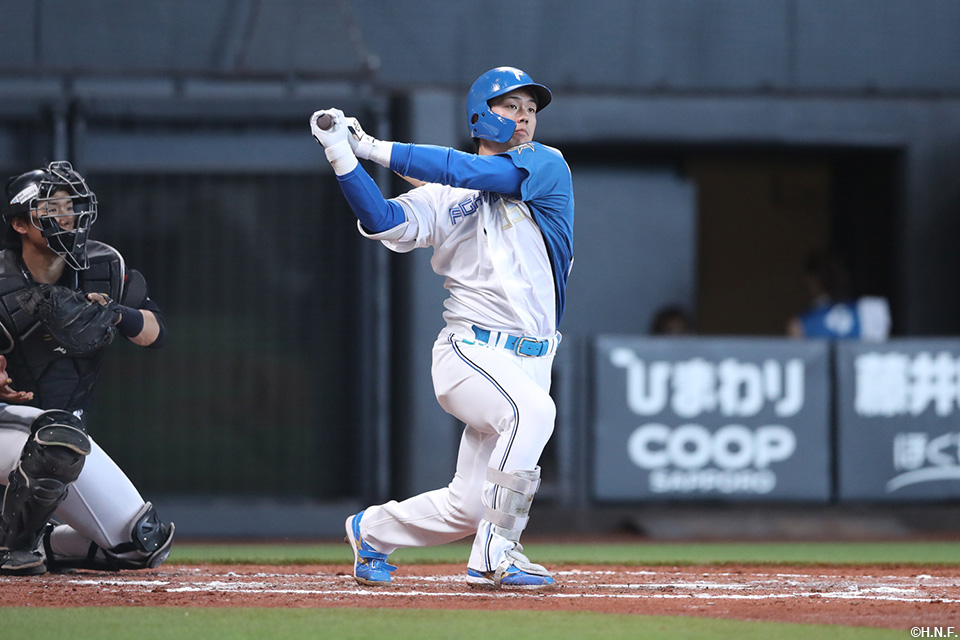 2回裏、移籍後ホーム初出場の福田光選手01