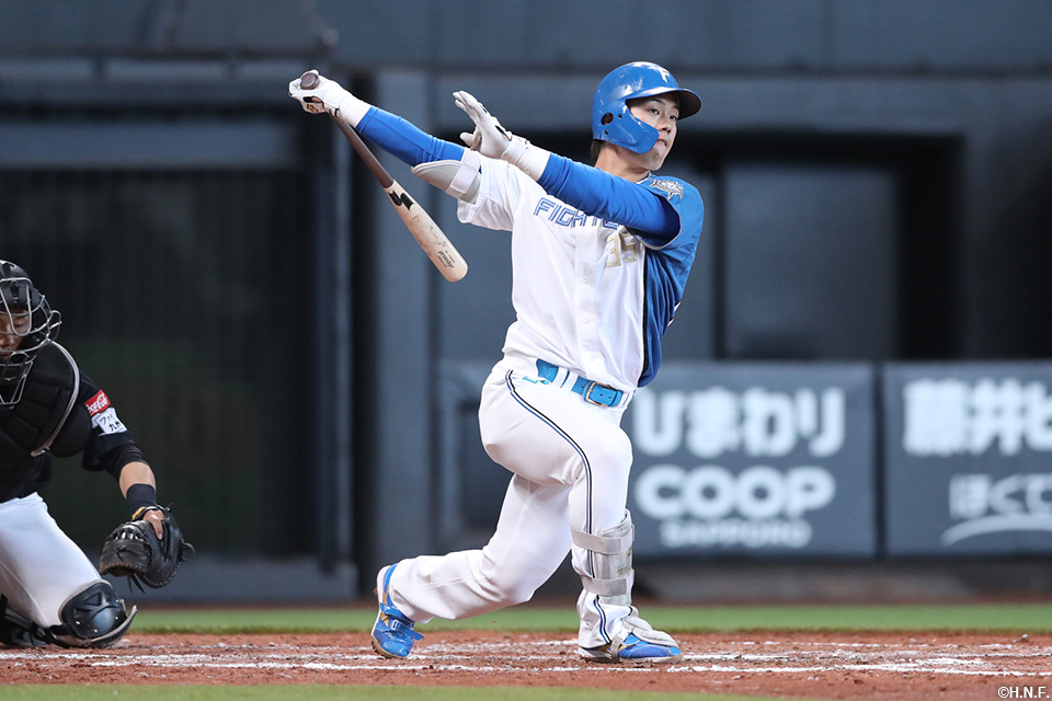 4回裏、打席に立つ福田光選手