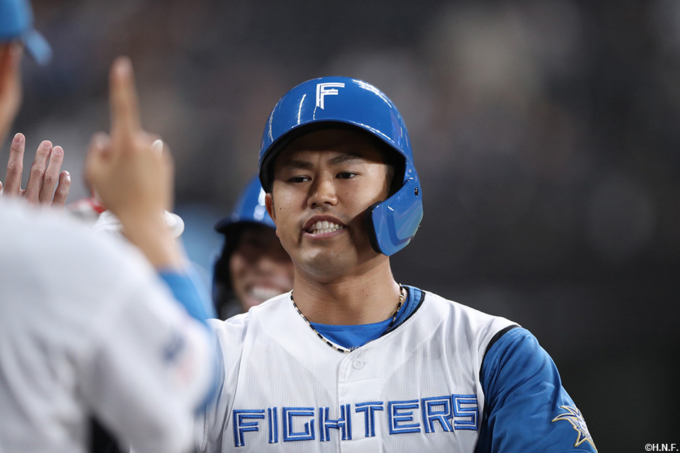 1回裏、先制2ランを放った今川選手03