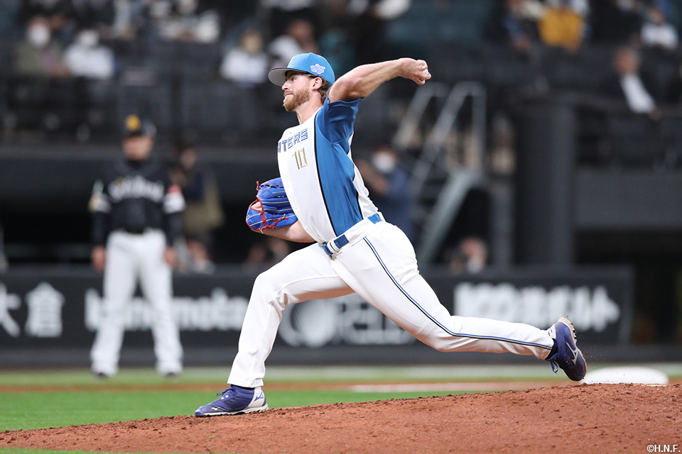 8回、三番手のメネズ投手01