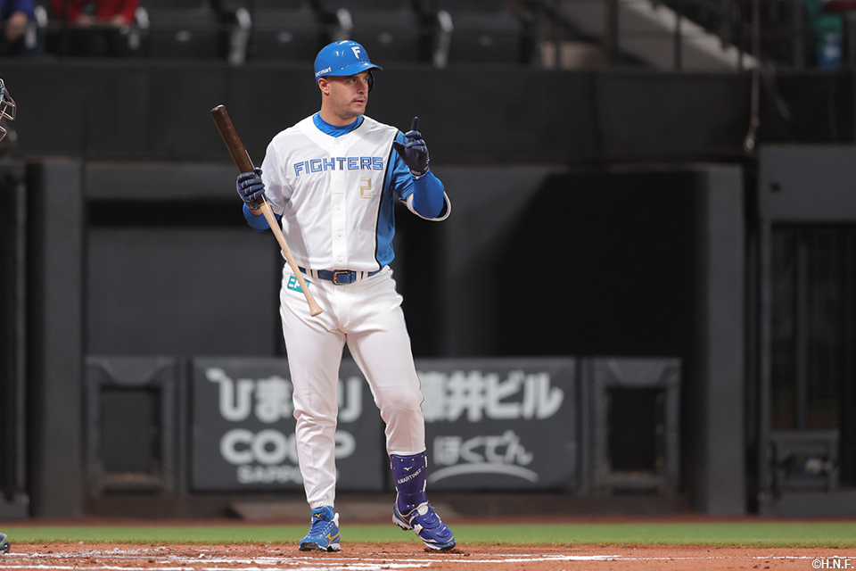 2回裏、入団初打席のマルティネス選手01