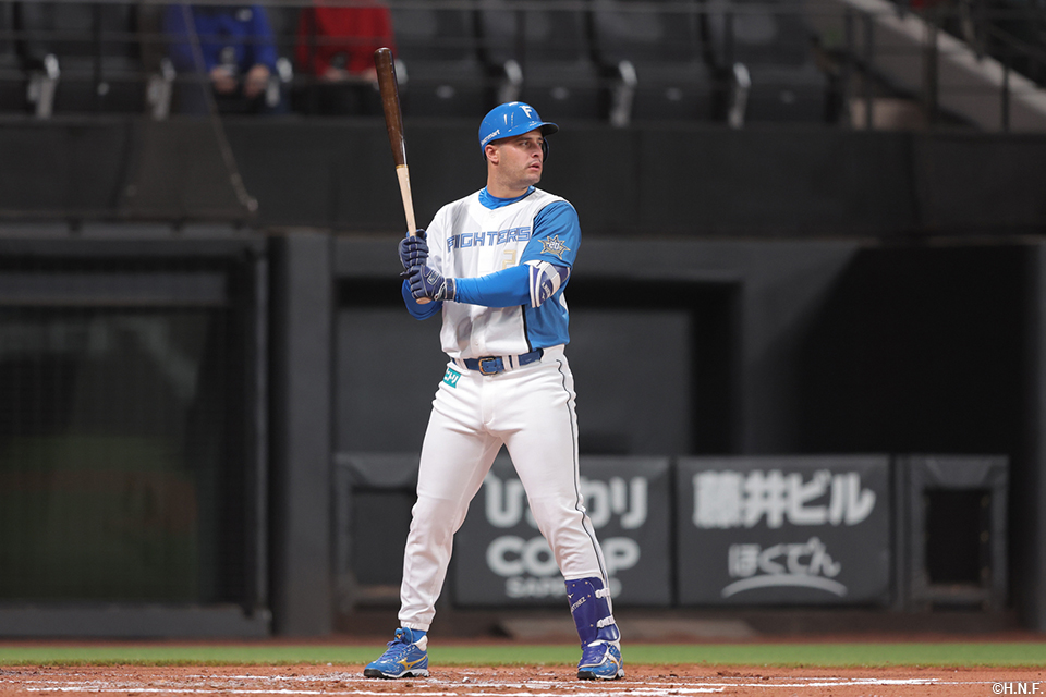 2回裏、入団初打席のマルティネス選手02