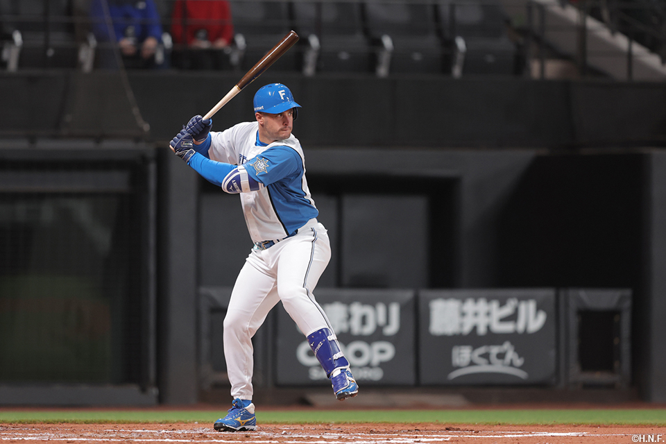 2回裏、入団初打席のマルティネス選手03