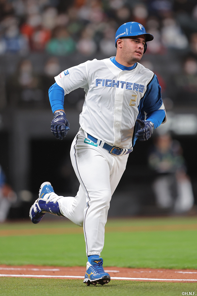 2回裏、入団初打席のマルティネス選手05