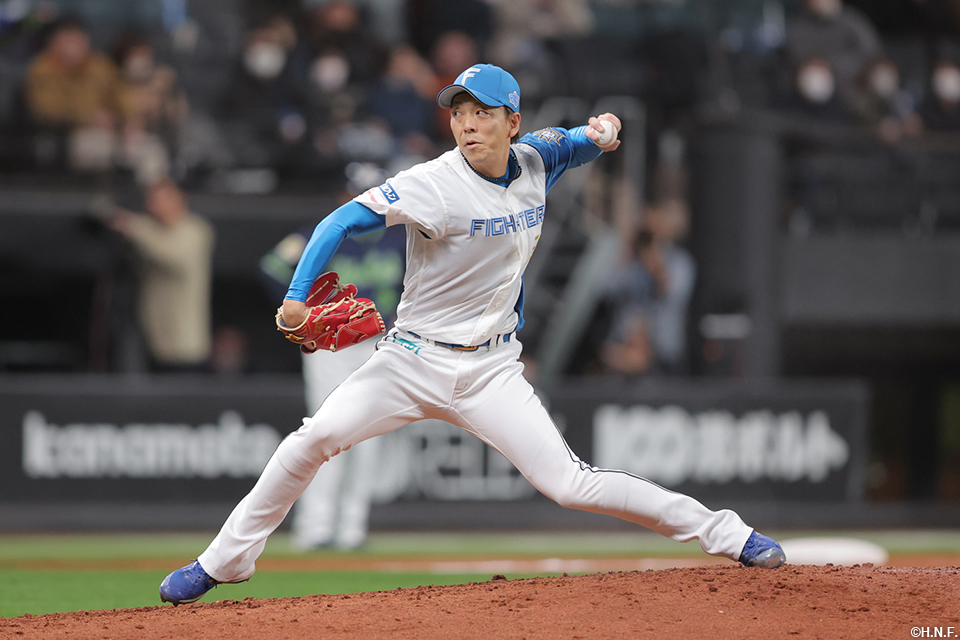 8回、三番手の宮西投手