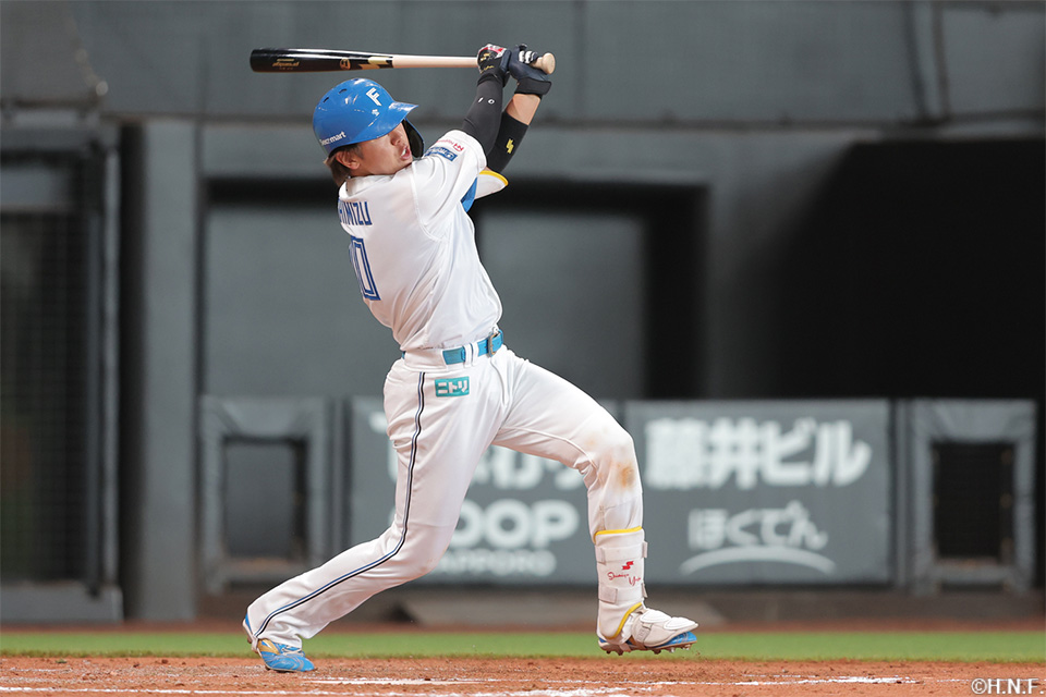 3回裏、右安打を放つ清水選手
