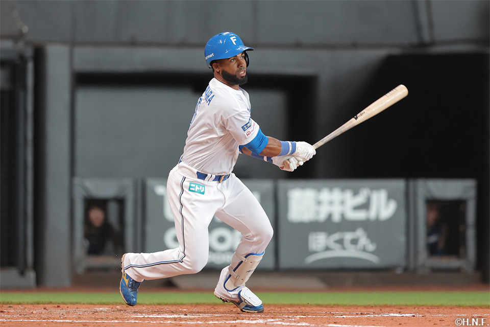 3回裏、適時打を放つアルカンタラ選手