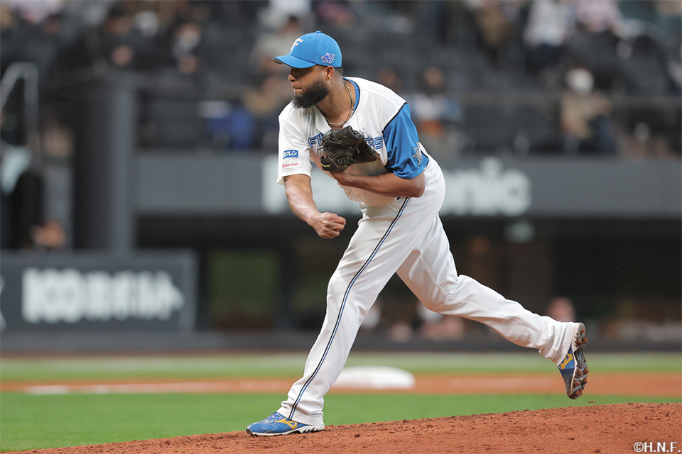 “8回表、3番手のロドリゲス投手”