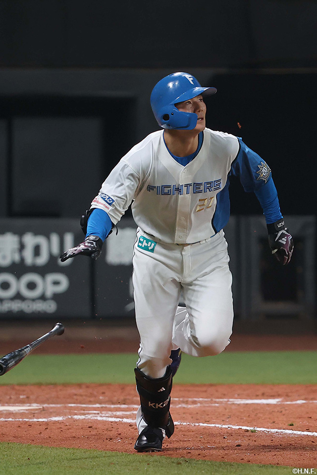 5回裏、二塁打を放つ清宮選手