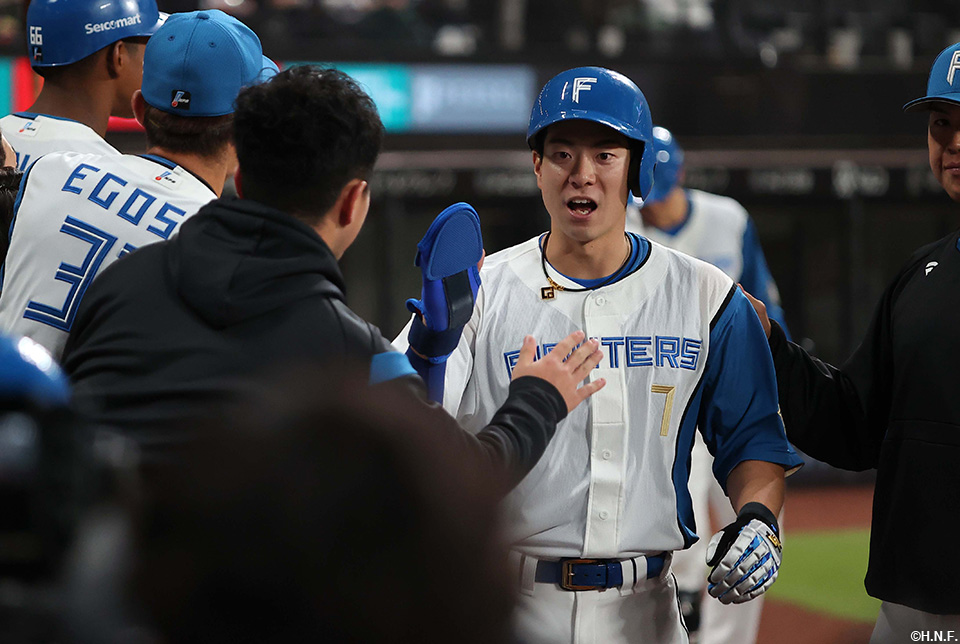 6回裏、生還した松本剛選手
