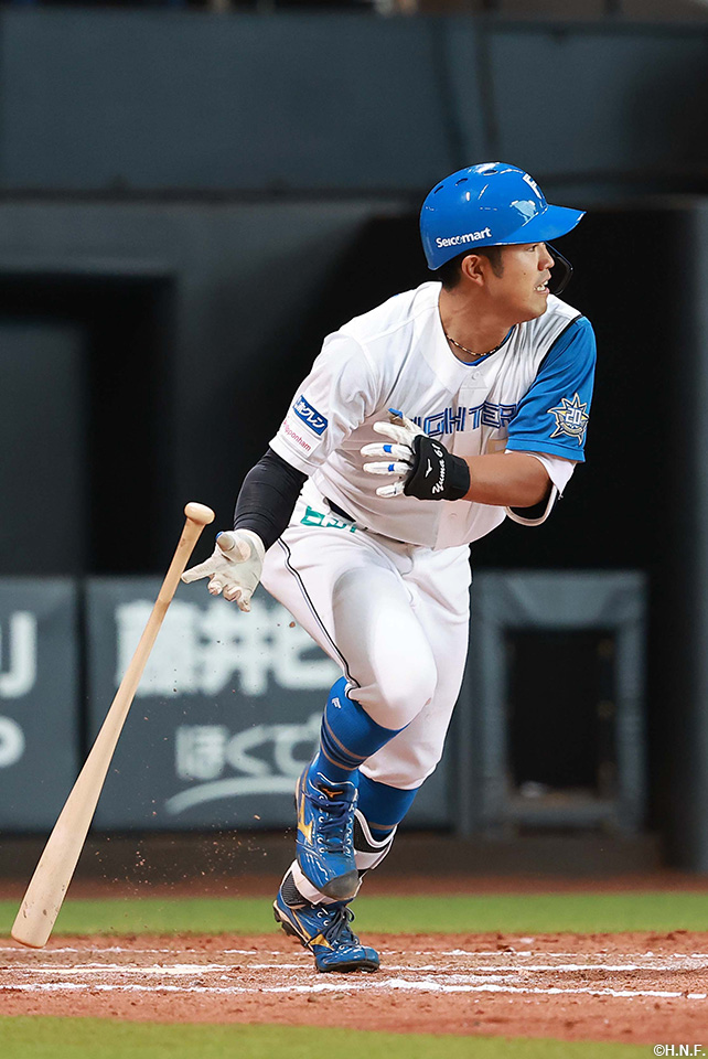 7回裏、レフトへ勝ち越しの適時打を放った今川選手01