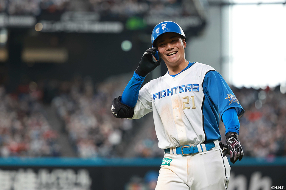 7回裏、適時内野安打を放った清宮選手02