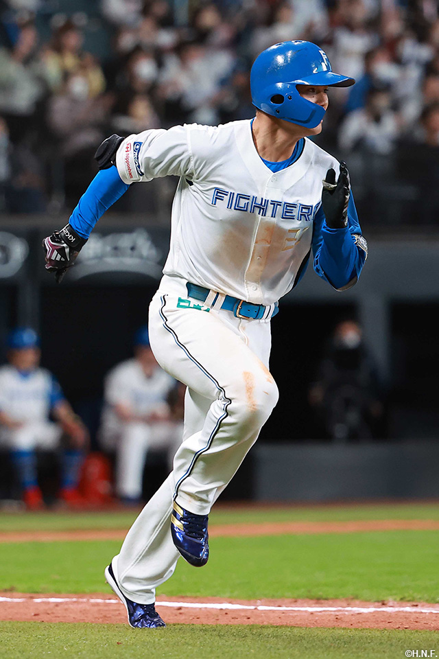 10回裏、ライトへサヨナラ打を放った清宮選手