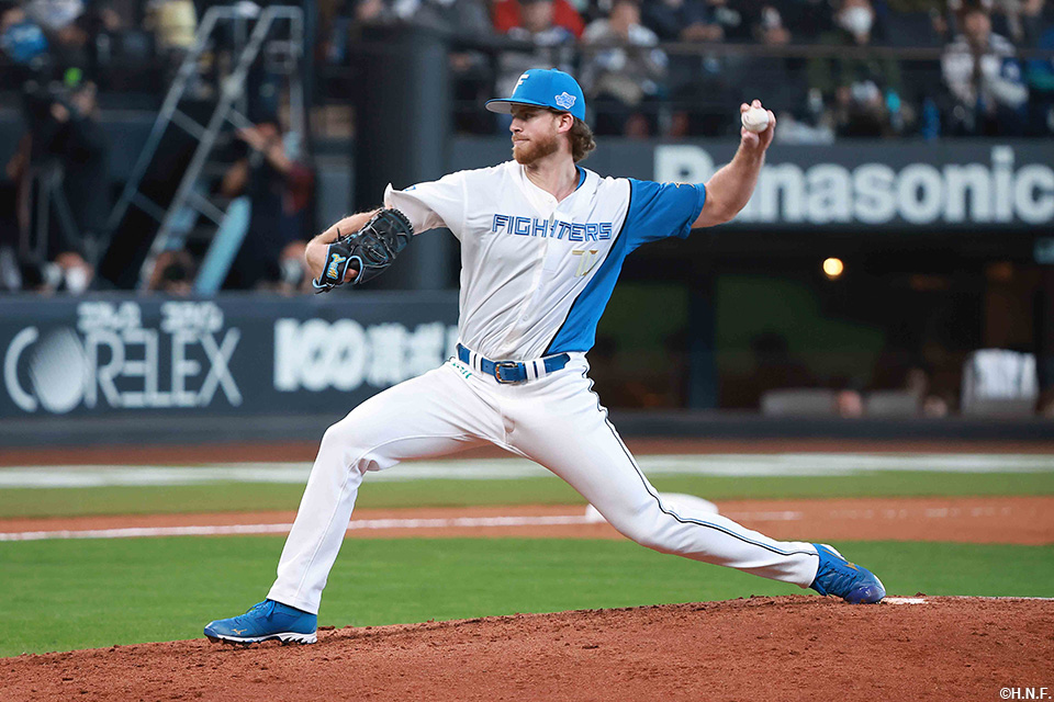 7回、三番手のメネズ投手