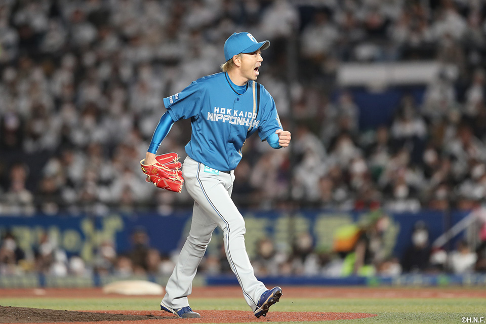 8回、四番手の宮西投手