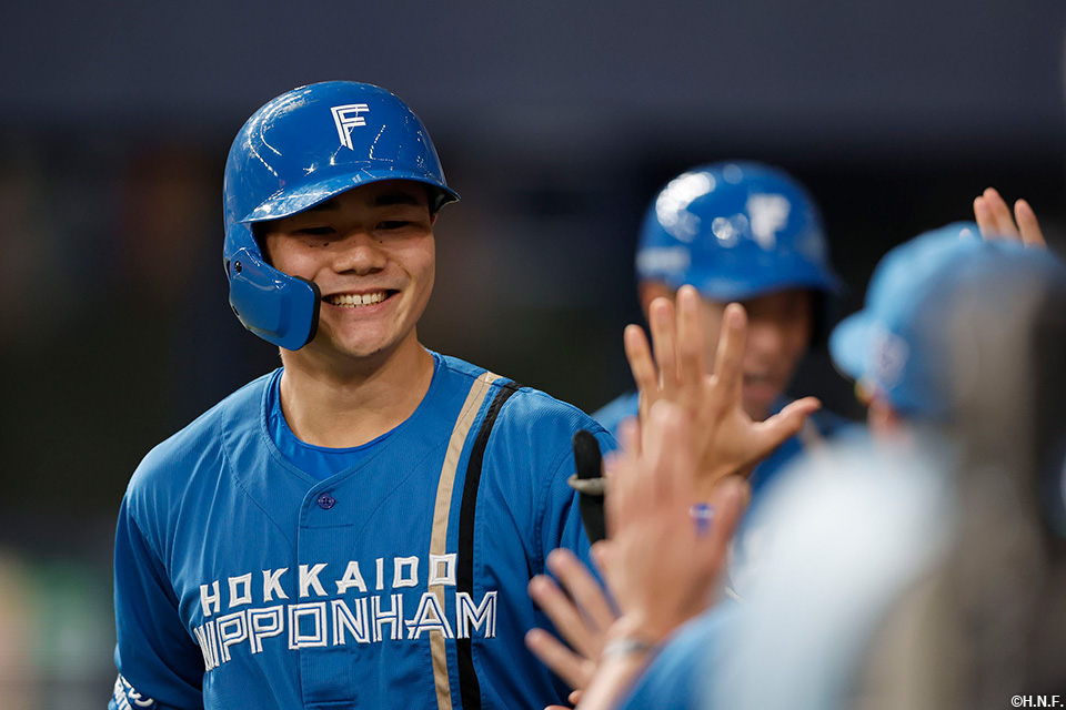 1回表、先制3ランを放つ清宮選手02