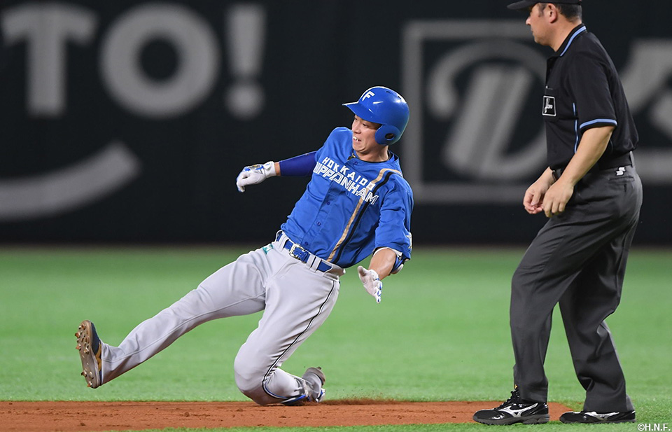 8回表、二塁打を放った松本剛選手