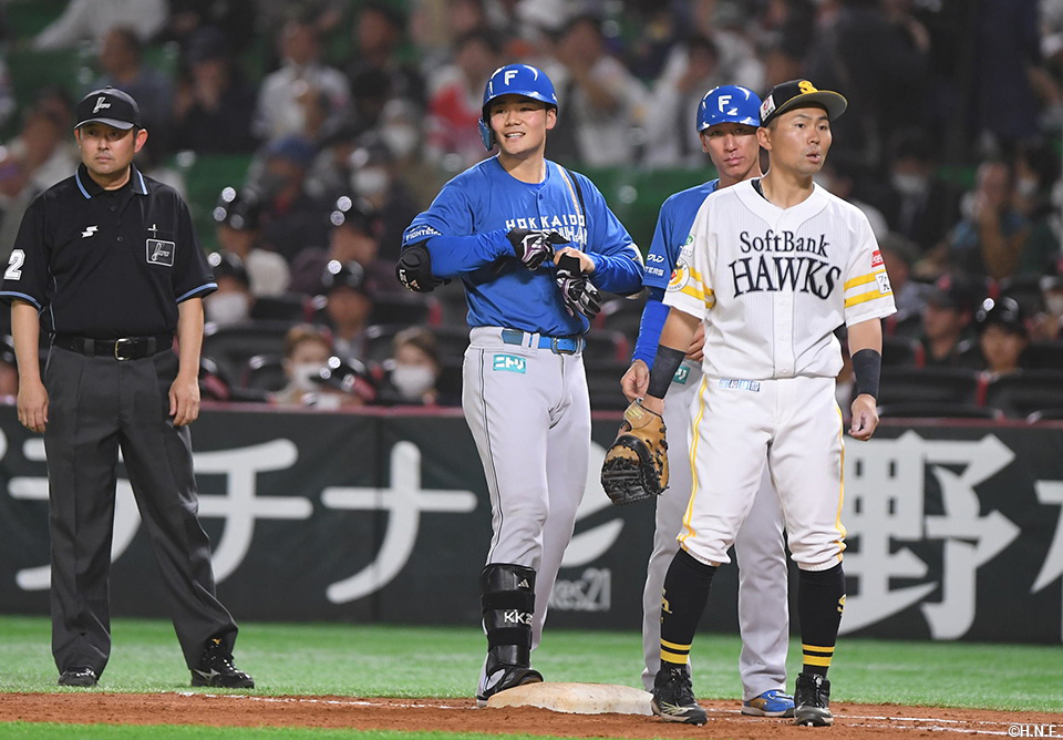 4回表、ライトへヒットを放った清宮選手