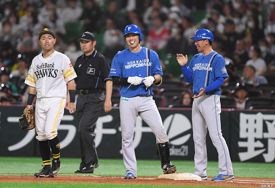 7回表、ライトへヒットを放った伏見選手