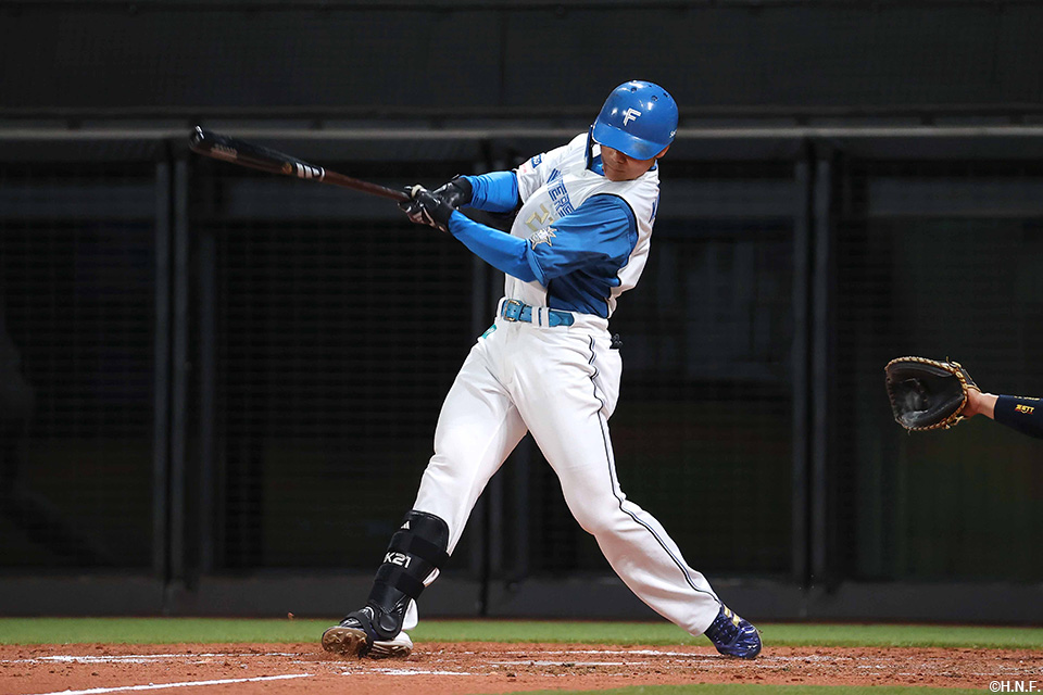 3回裏、ライトへヒットを放つ清宮選手