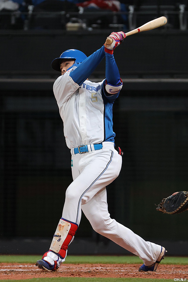 3回裏、先制の3ランホームランを放つ野村選手01