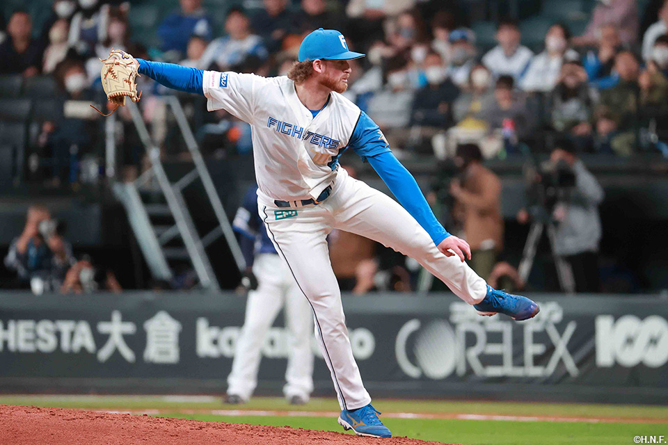 6回、二番手のメネズ投手