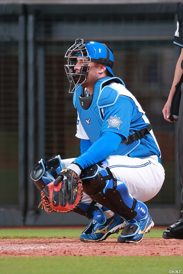 8回から捕手のポジションに移ったマルティネス選手