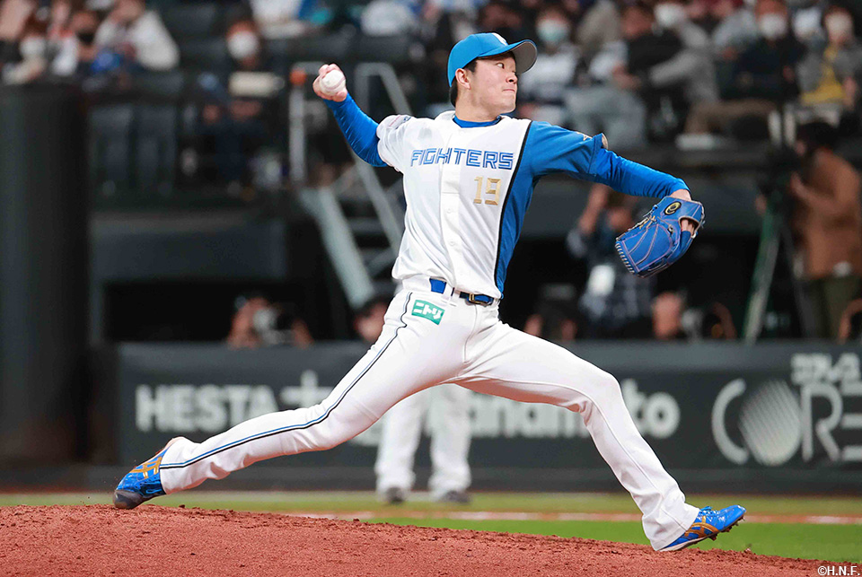 9回、四番手の玉井投手01