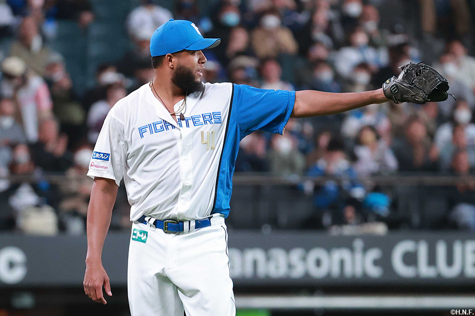 7回、三番手のロドリゲス投手