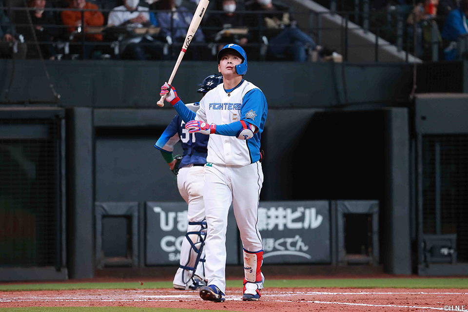 8回裏、三振に倒れた野村選手02