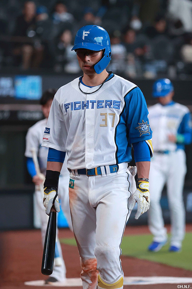 最後の打者となった江越選手