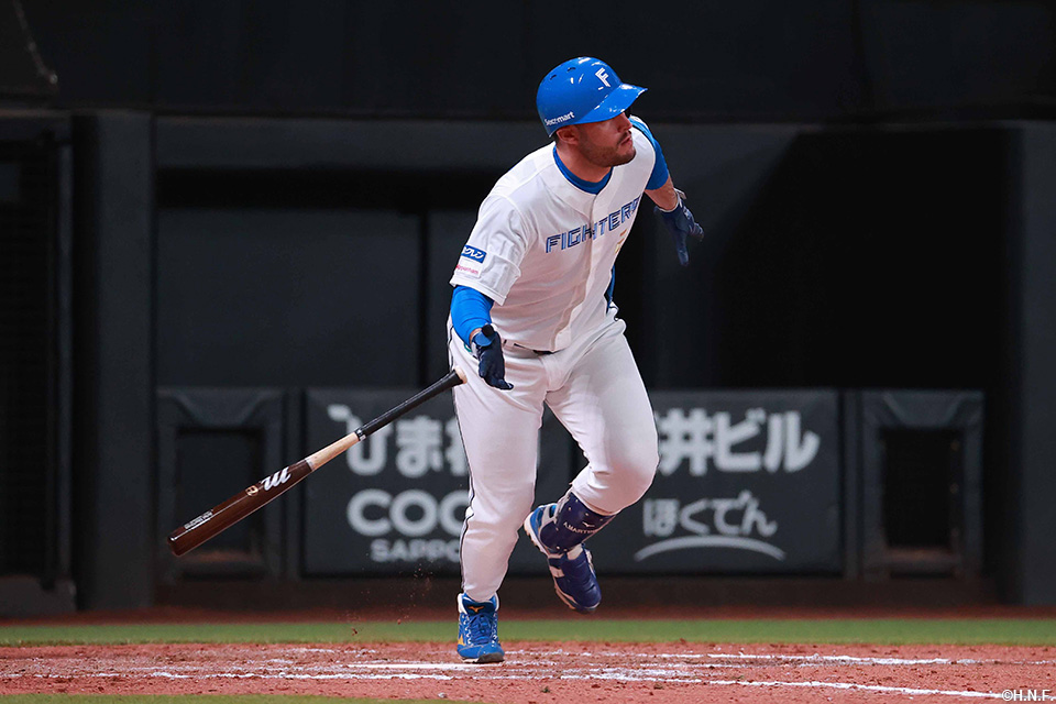 9回裏、適時打を放つマルティネス選手